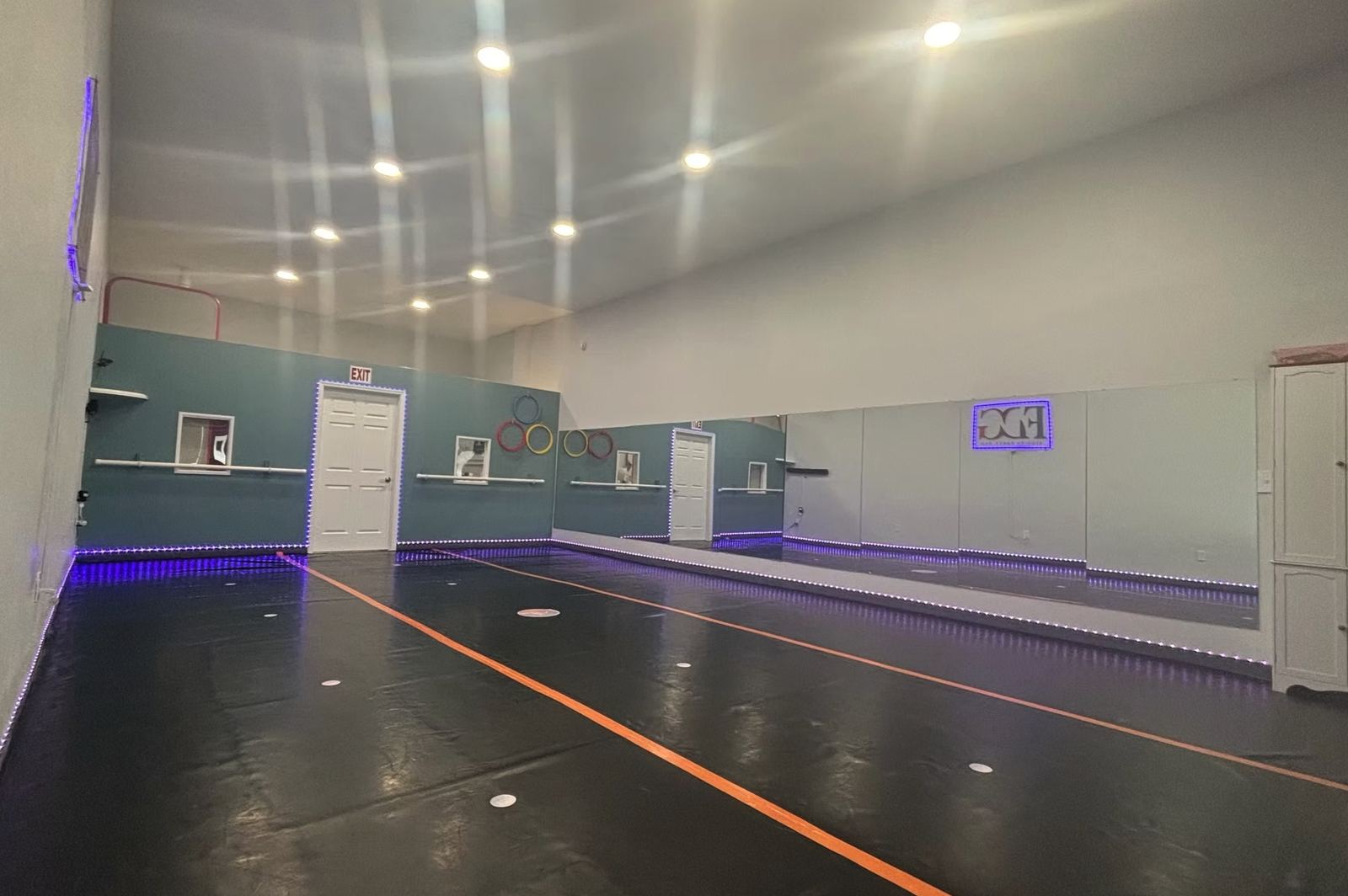 Florida Dance Gym studio floor with mirrors and ballet barre